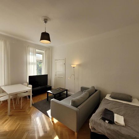 Home Inn Vmg Stockholm Bagian luar foto